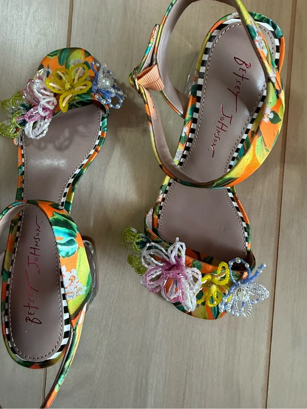 Betsey Johnson Cinthia Heels Floral Low Clear Block Heel Ankle Strap. NWOB